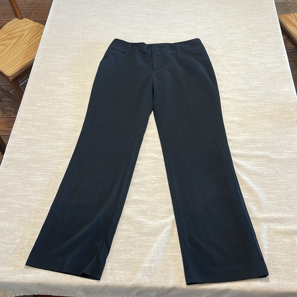 Daisy Fuentes black 4 pocket pants. Size 8. Waist 16” inseam 32”
